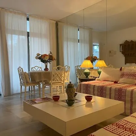 Urb. La Alcazaba, Puerto Banus / *