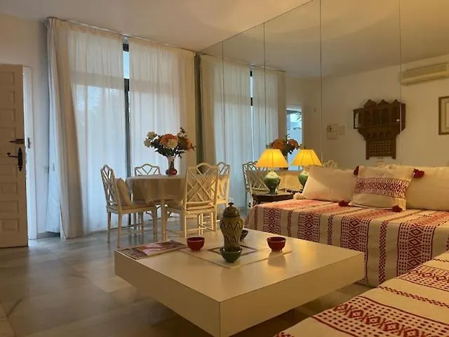 Urb. La Alcazaba, Puerto Banus / *