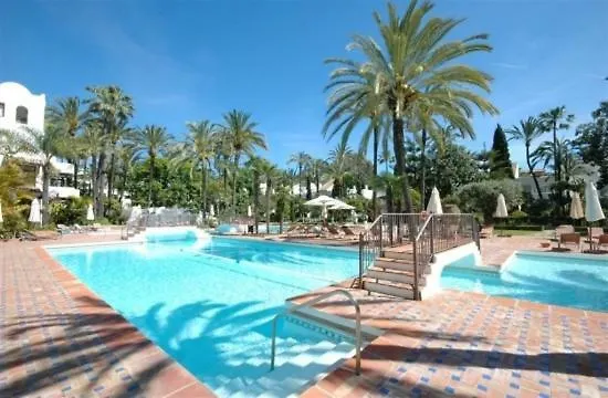 Urb. La Alcazaba, Puerto Banus / アパート *